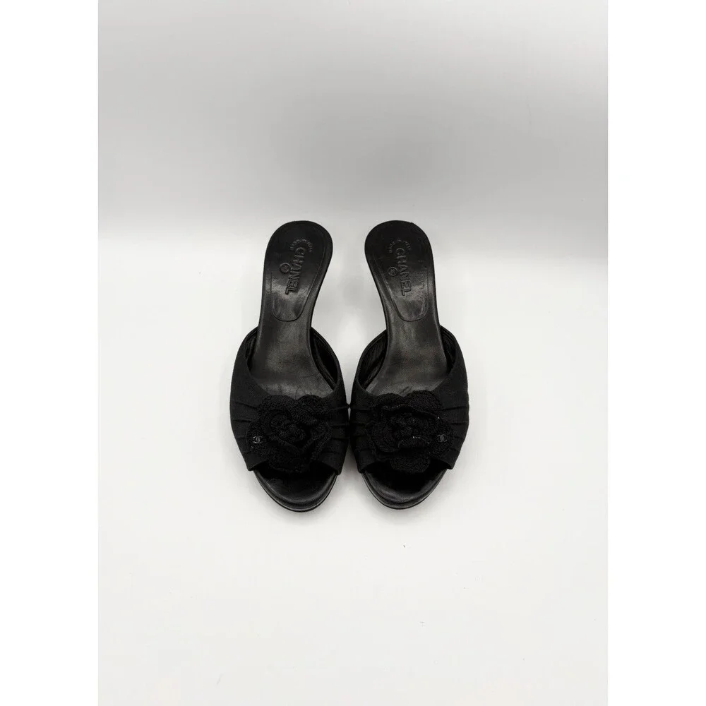 Chanel S/S 2004 Black Crochet Camelia Flower Accent Mules Heels Size EU 36